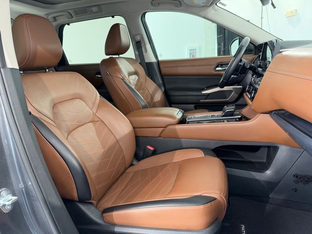 2022 Nissan Pathfinder Platinum photo 29