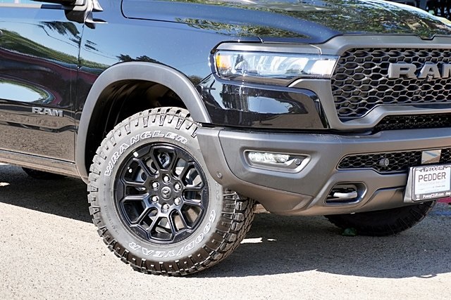 New 2026 Diamond Black Crystal Pearl-Coat Exterior Paint RAM Rebel image 4