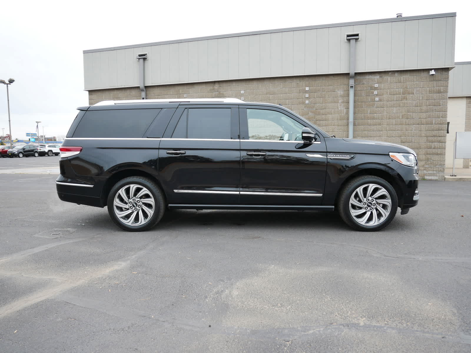 Used 2022 Lincoln Navigator Reserve L with VIN 5LMJJ3LT1NEL10105 for sale in Brainerd, Minnesota