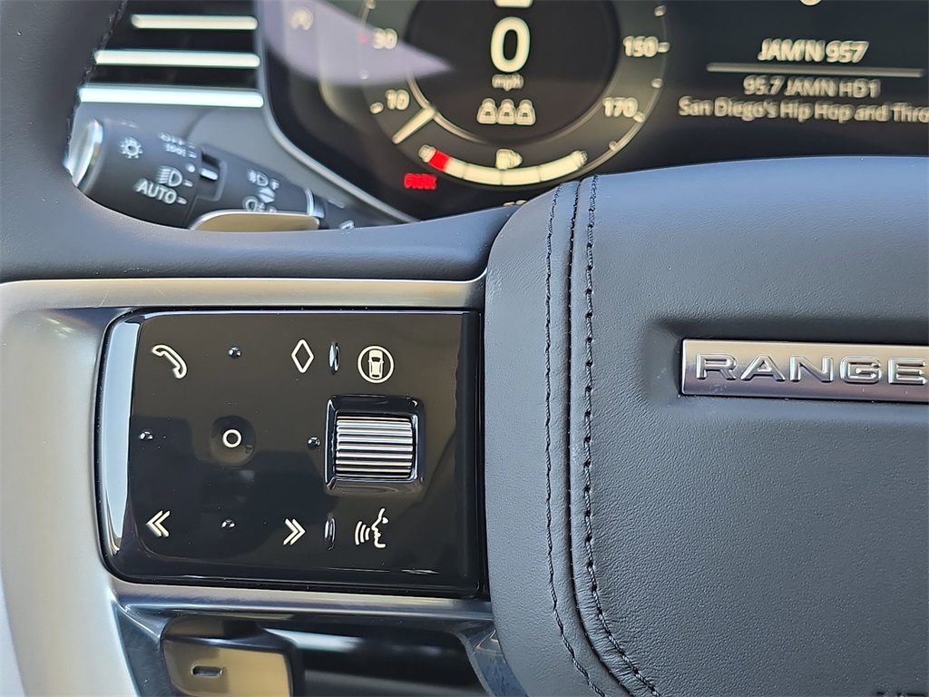 2025 Land Rover Range Rover SE photo 15