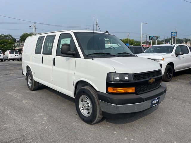 2025 Chevrolet Express Cargo Work Van's photo