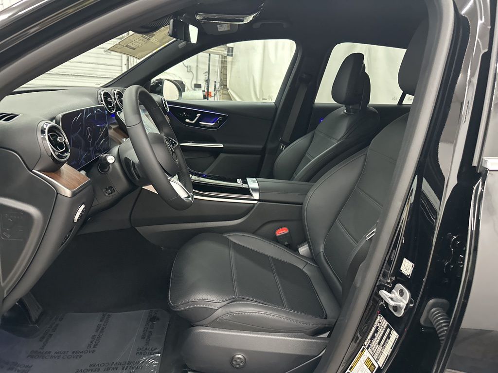 2025 Mercedes Benz GLC 300 photo 12