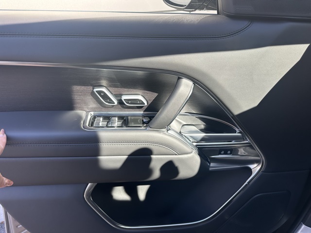 2025 Land Rover Range Rover SE photo 38