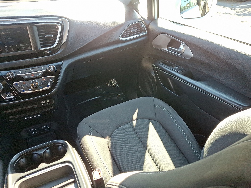 2018 Chrysler Pacifica Touring Plus photo 16