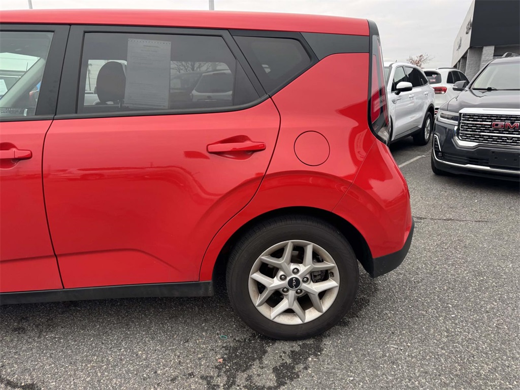 2023 Kia Soul LX photo 4