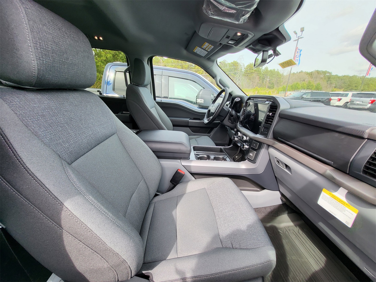 2025 Ford F-150 XLT photo 11
