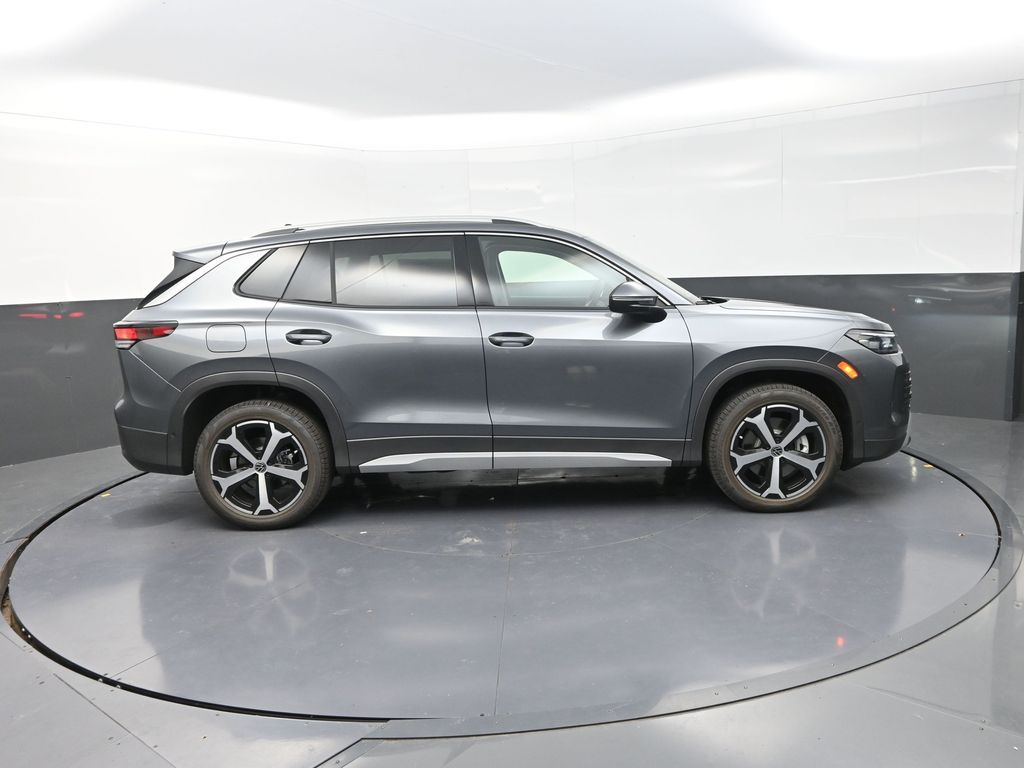 2025 Volkswagen Tiguan SE photo 8