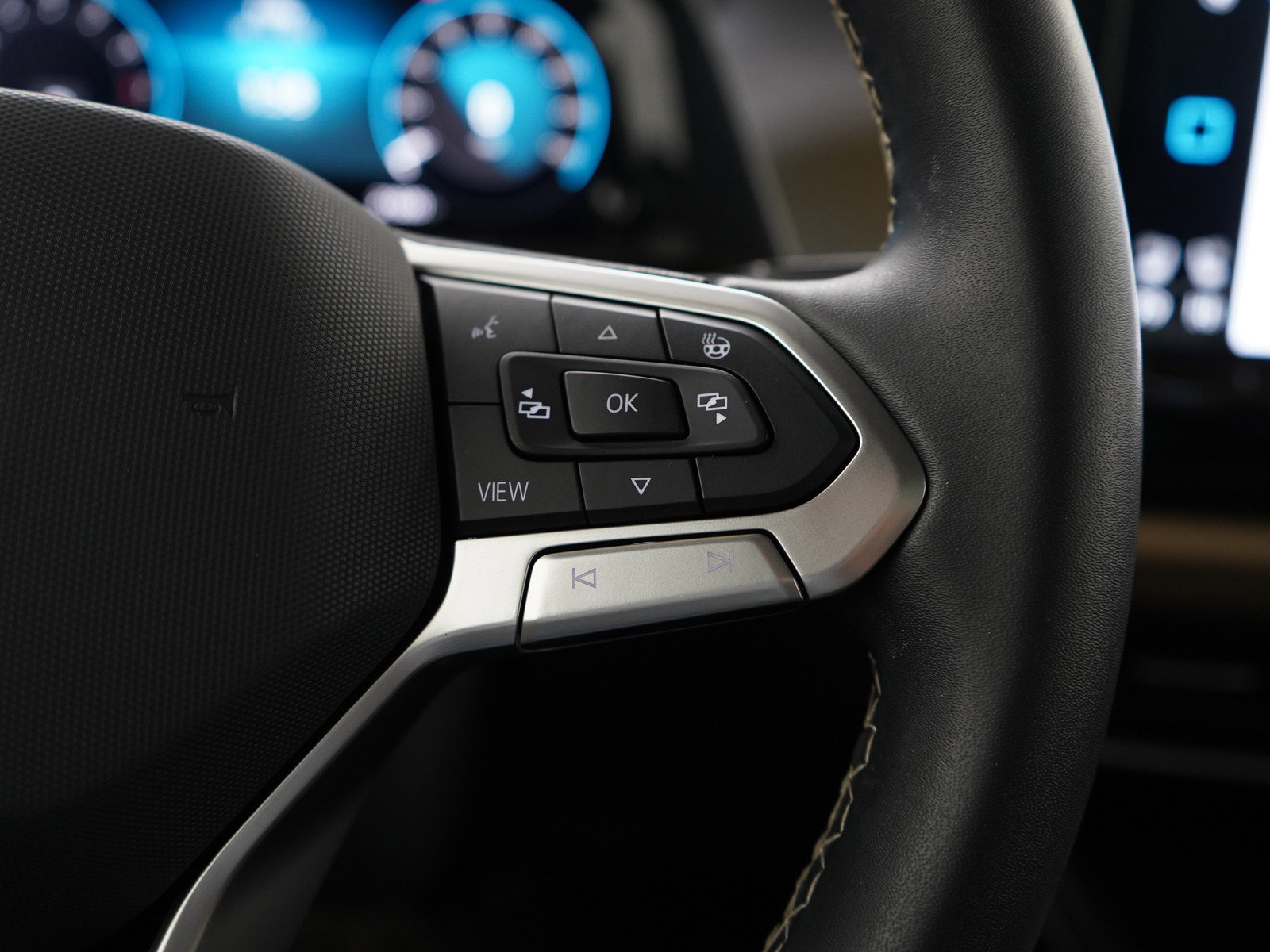 2024 Volkswagen Atlas Cross Sport SE Technology photo 23