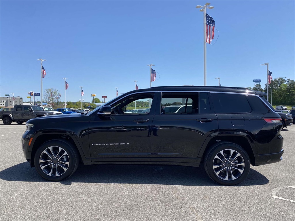 2025 Jeep Grand Cherokee Overland photo 4