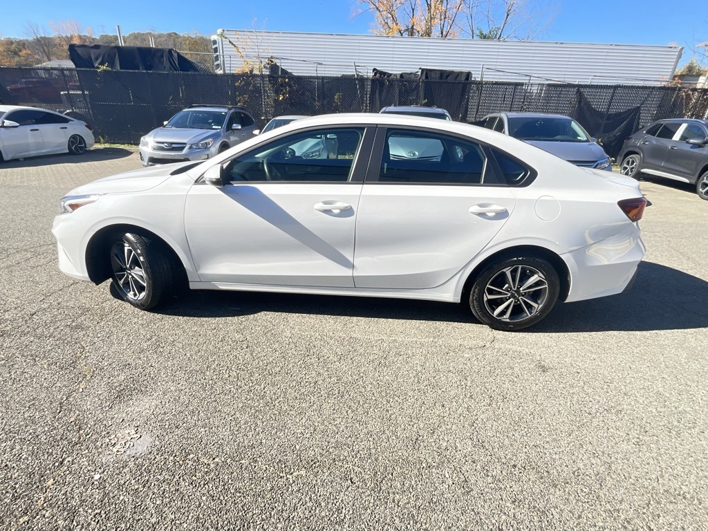 2024 Kia Forte LXS photo 3