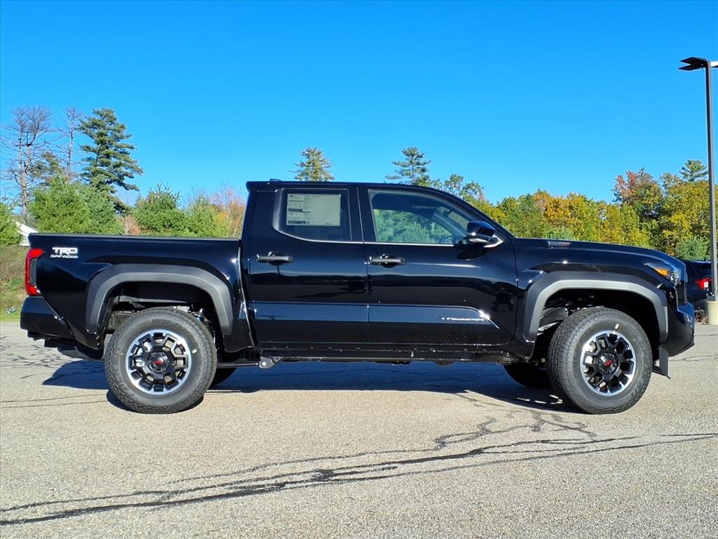 2025 Toyota Tacoma TRD Off-Road photo 2
