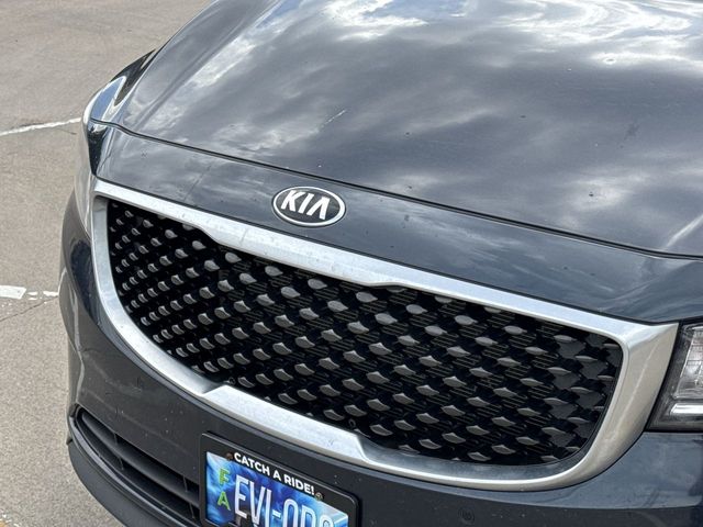 2017 Kia Sedona LX photo 11