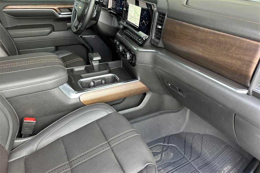 2023 Chevrolet Silverado 1500 High Country photo 17