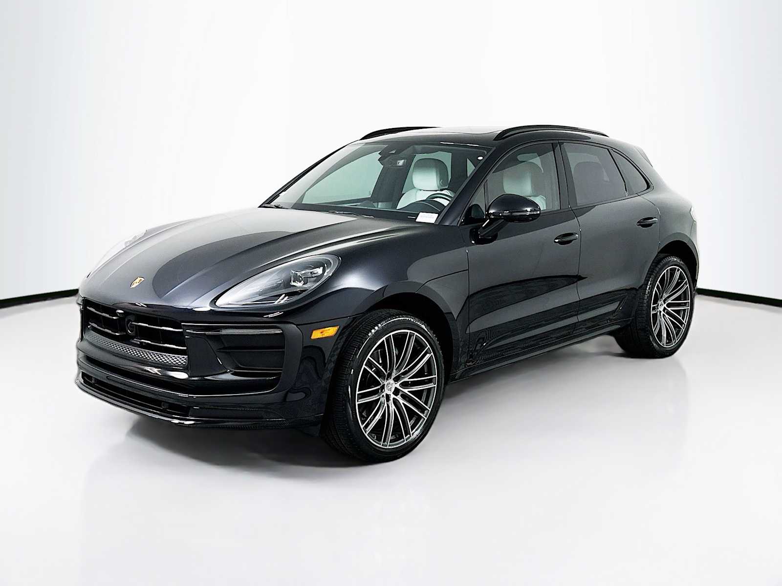 2025 Porsche Macan's photo