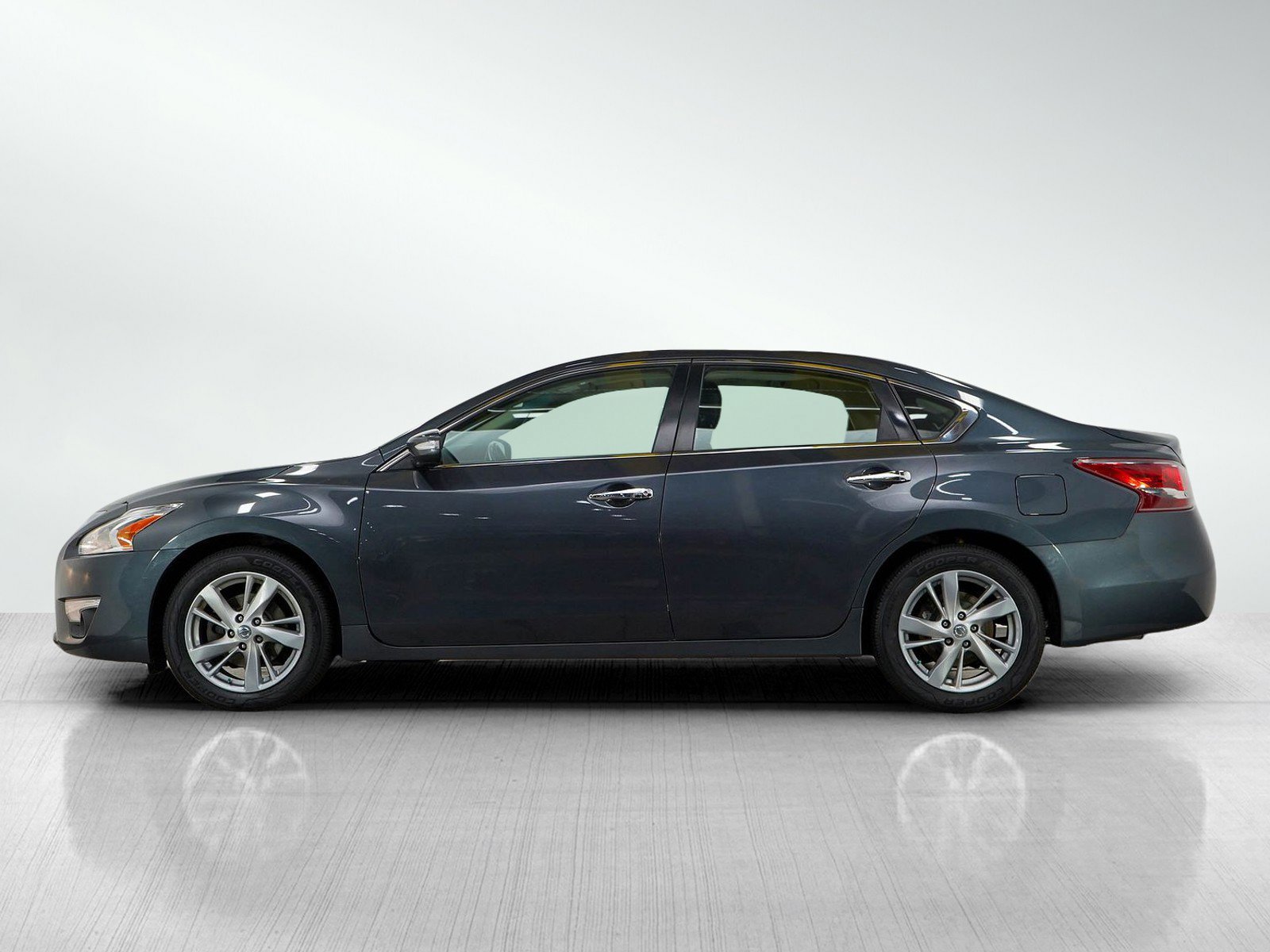 Used 2013 Nissan Altima Sedan SL with VIN 1N4AL3AP5DN415144 for sale in Burnsville, Minnesota
