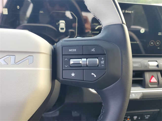 2025 Kia K4 GT-Line photo 11