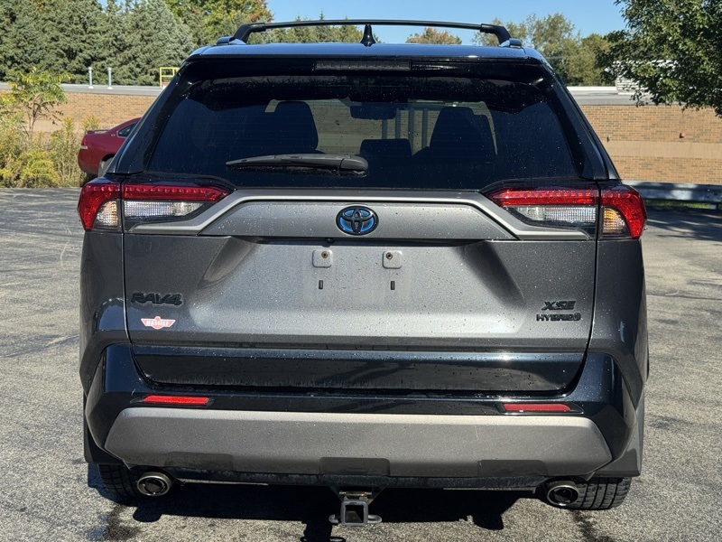2020 Toyota RAV4 Hybrid XSE photo 4
