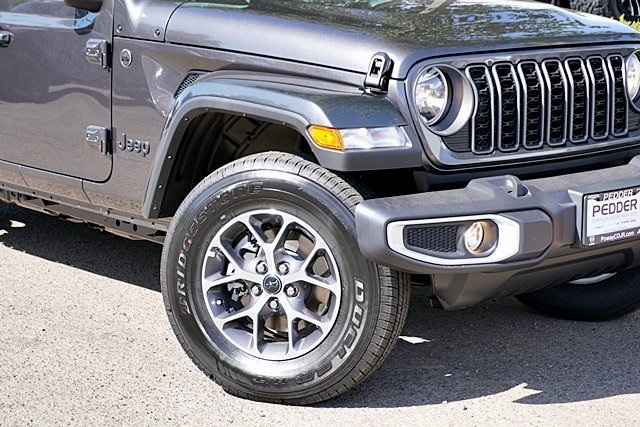 New 2025 Granite Crystal Metallic Clear-Coat Exterior Paint Jeep Sport S image 4