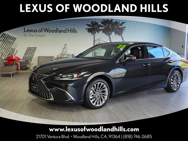 2025 Lexus ES Hybrid 300h Luxury's photo
