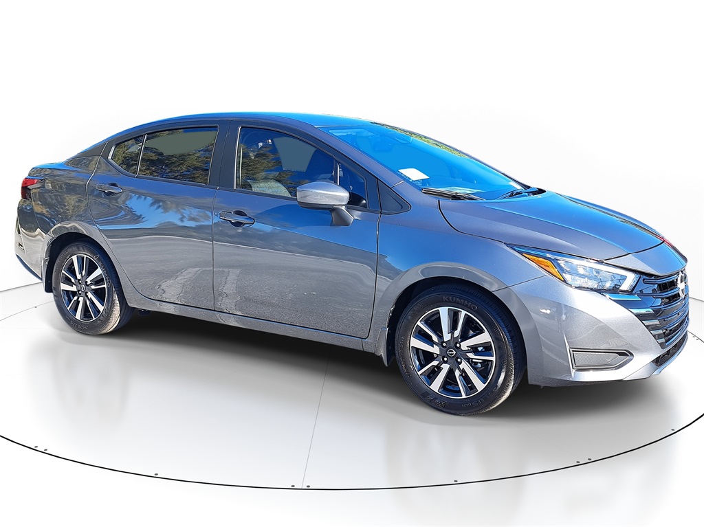 2025 Nissan Versa 1.6 SV photo 2