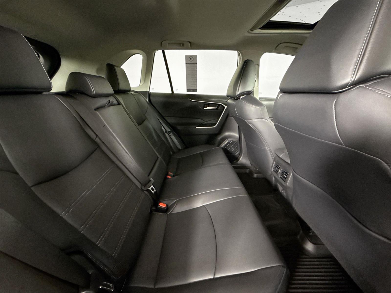 2025 Toyota RAV4 Hybrid XLE Premium photo 41