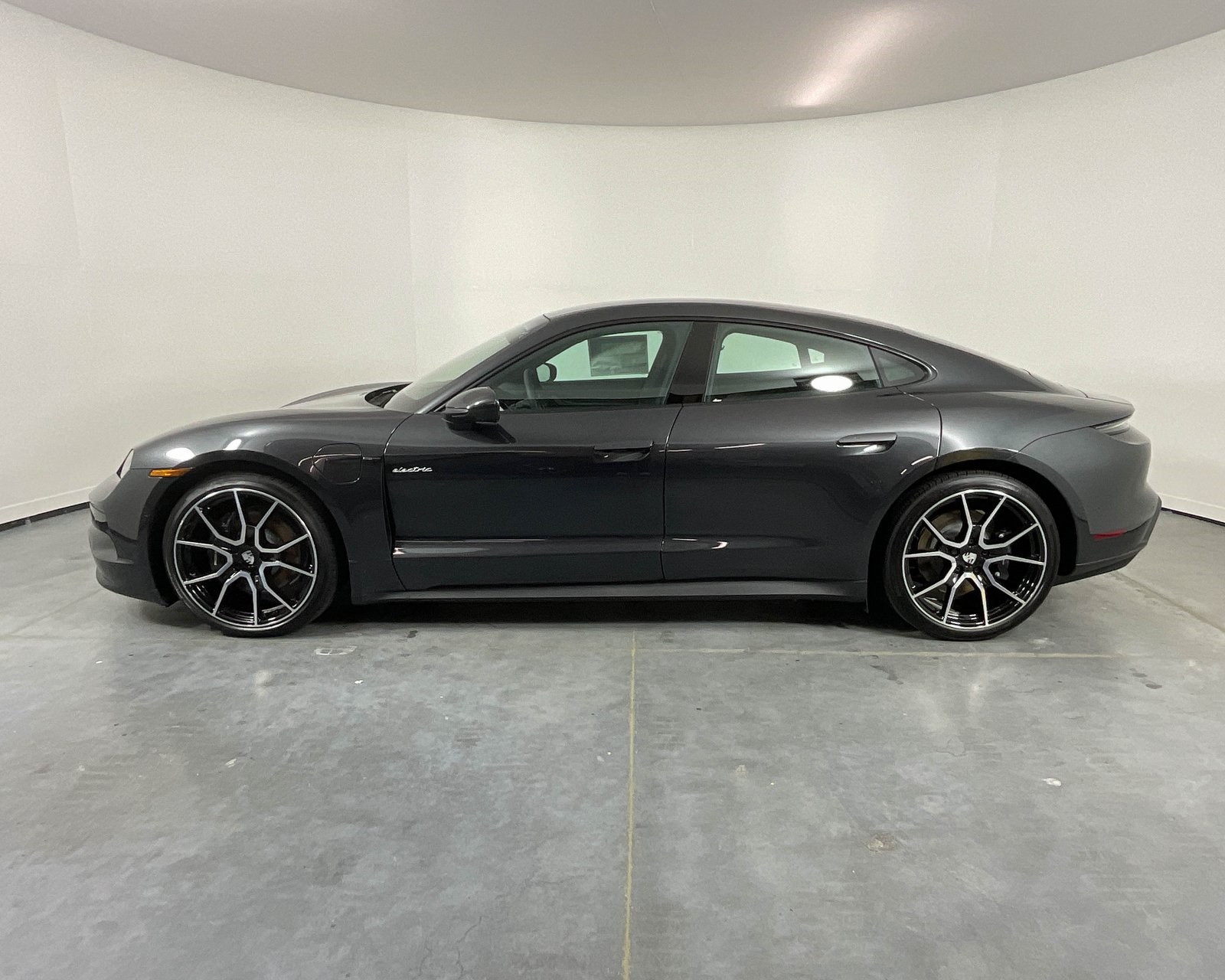 2025 Porsche Taycan 4 photo 2