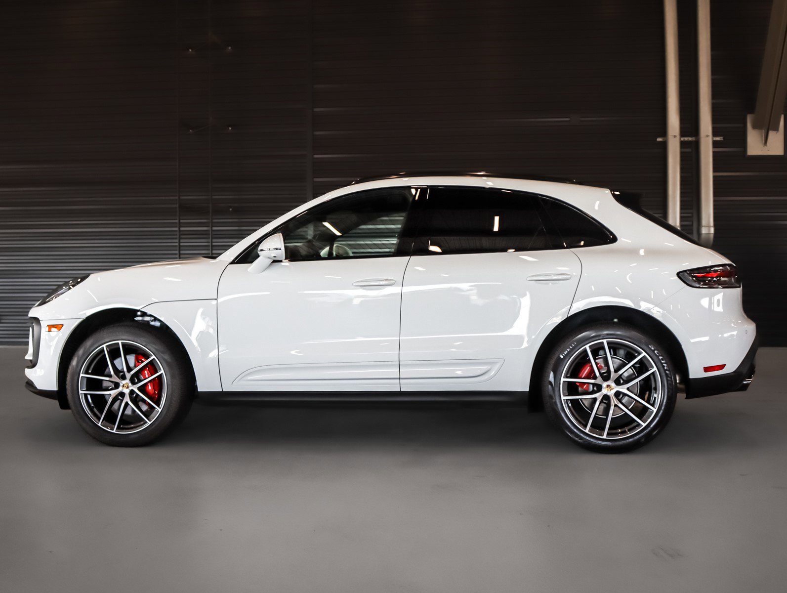 2025 Porsche Macan S photo 2