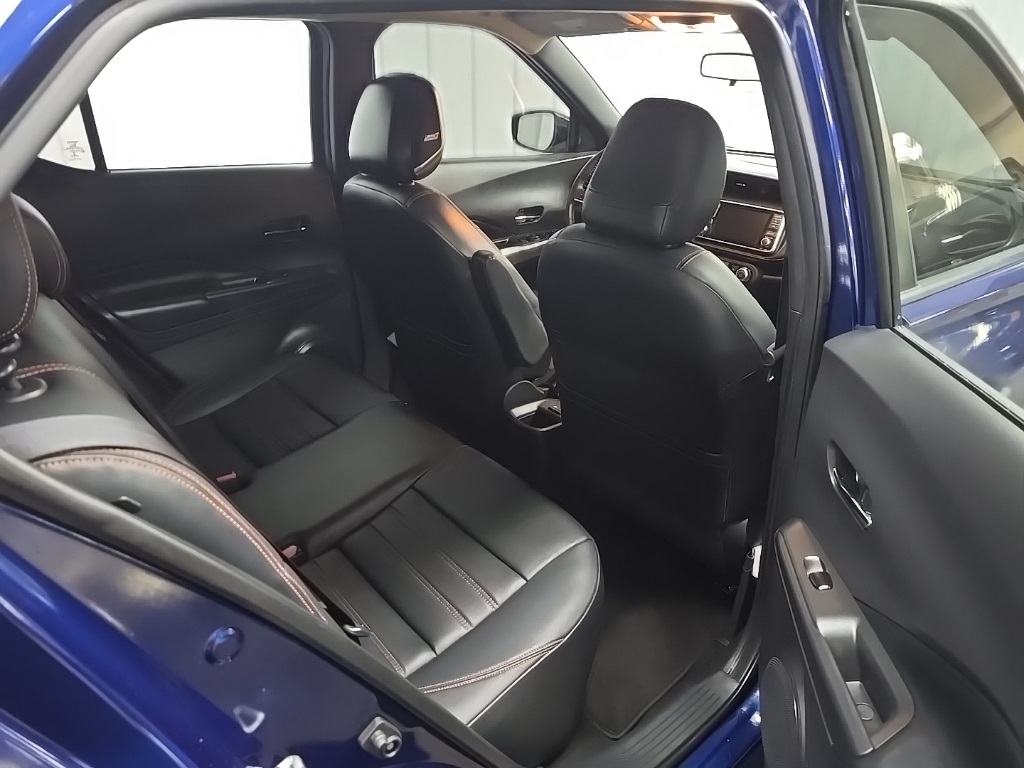 2019 Nissan Kicks SR photo 16