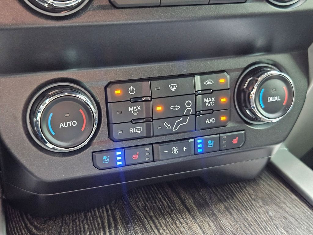 2021 Ford F-250 Lariat photo 24