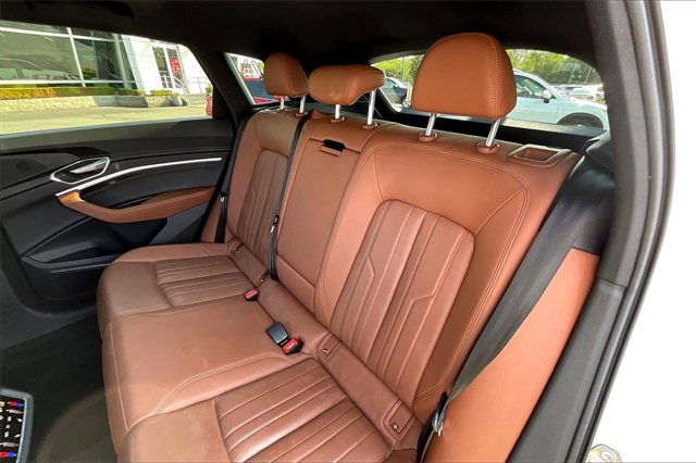 2022 Audi e-tron Premium Plus photo 21