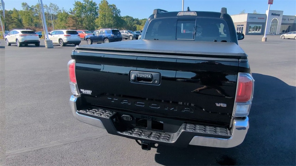 2023 Toyota Tacoma TRD Off-Road photo 2