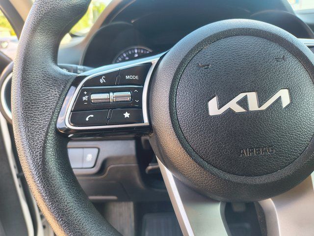 2022 Kia Forte LXS photo 2