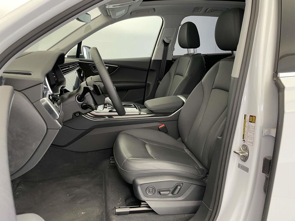 2021 Audi Q7 55 Prestige photo 5