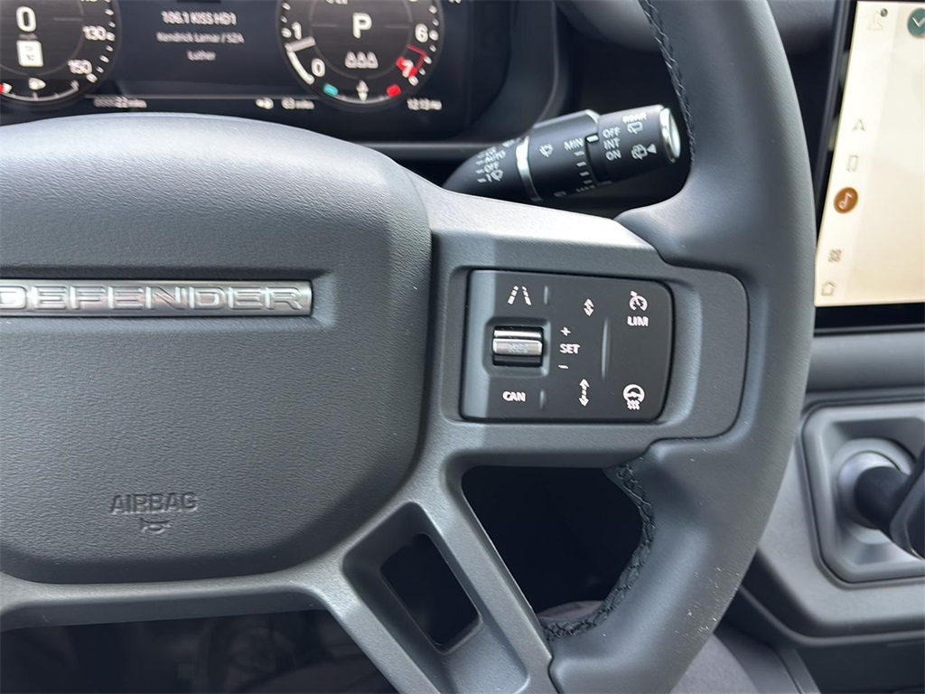 2025 Land Rover Defender 110 X-Dynamic SE photo 14