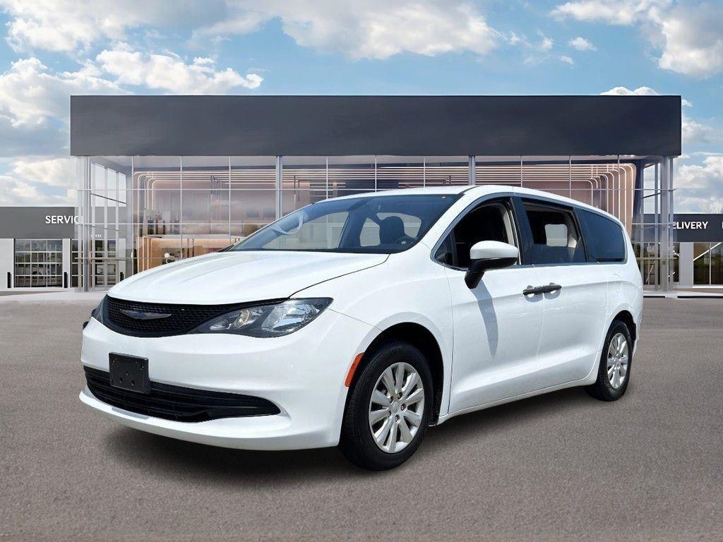 2020 Chrysler Voyager L's photo