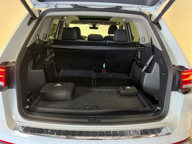2025 Volkswagen Atlas Peak Edition SE photo 4