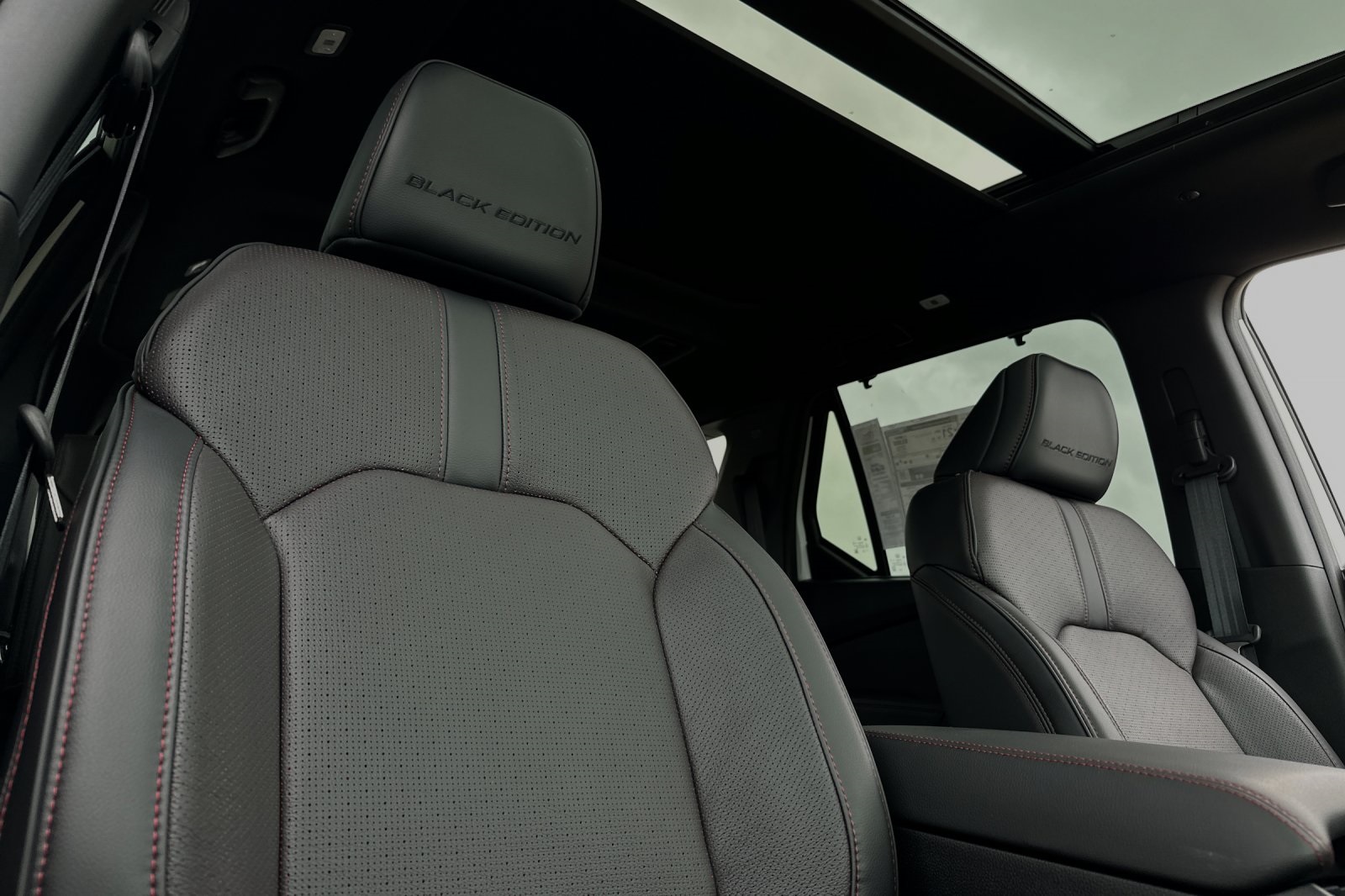 2025 Honda Pilot Black Edition photo 19