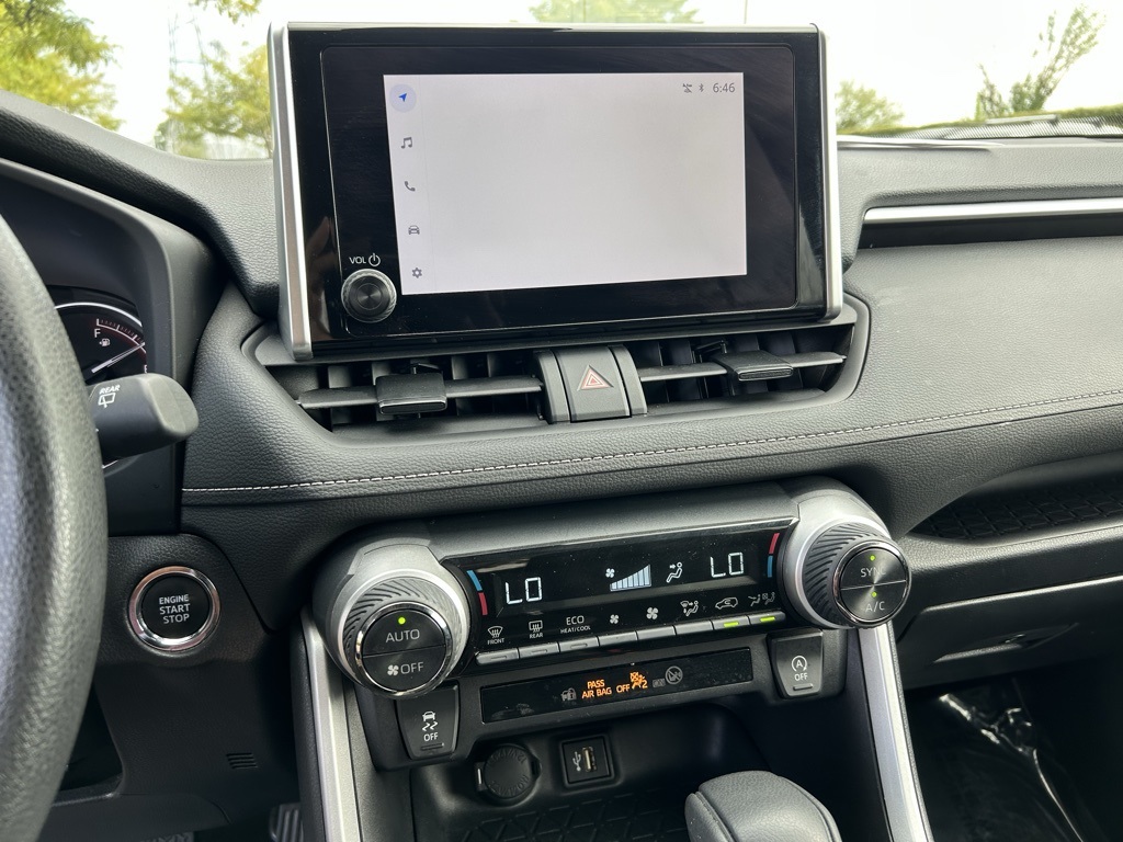 2024 Toyota RAV4 XLE photo 13
