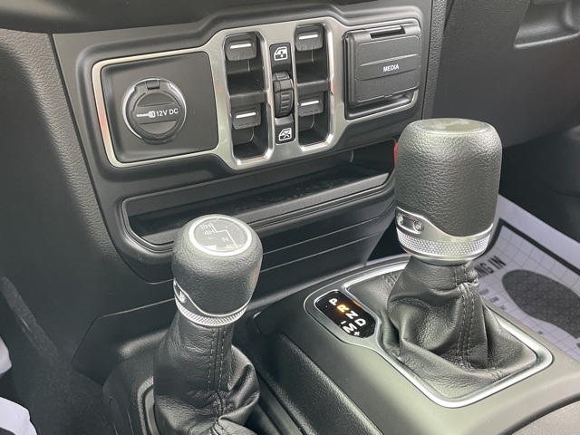 2023 Jeep Wrangler Sport S photo 28