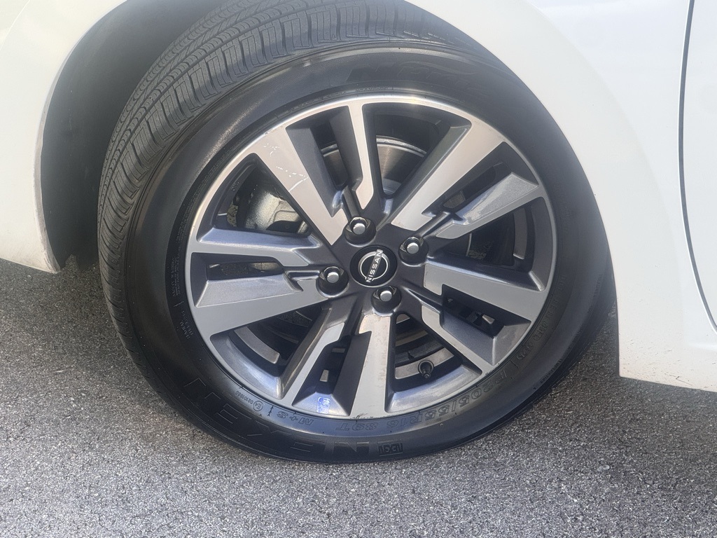 2023 Nissan Versa 1.6 SV photo 12
