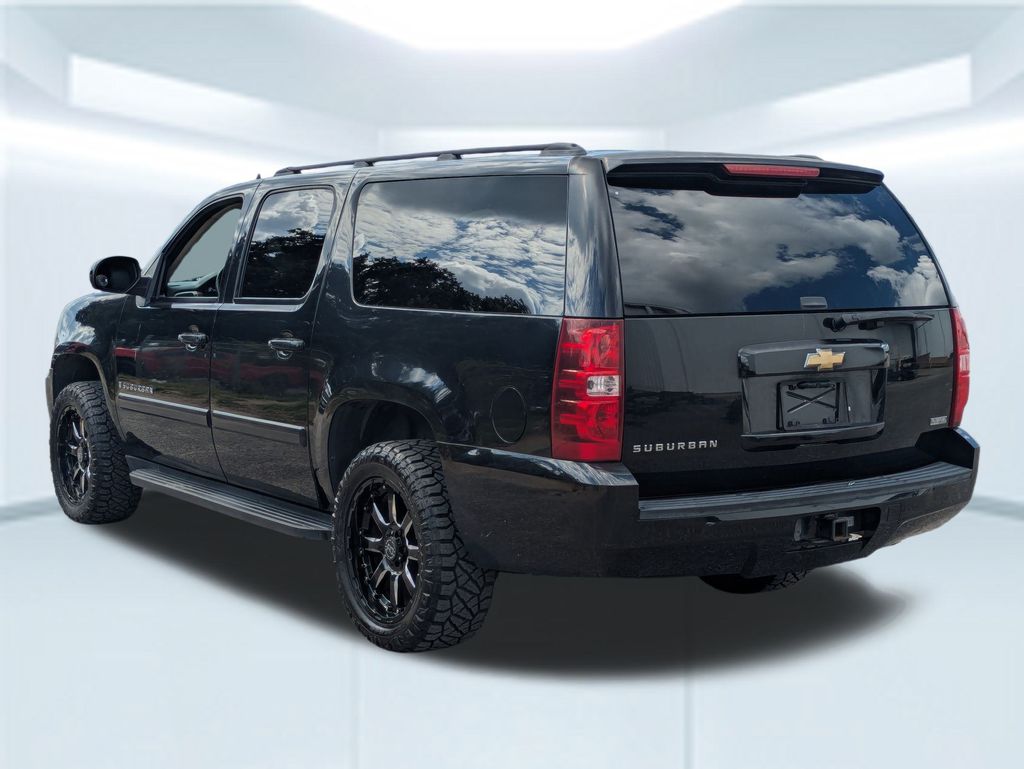 2007 Chevrolet Suburban 1500 LT photo 3