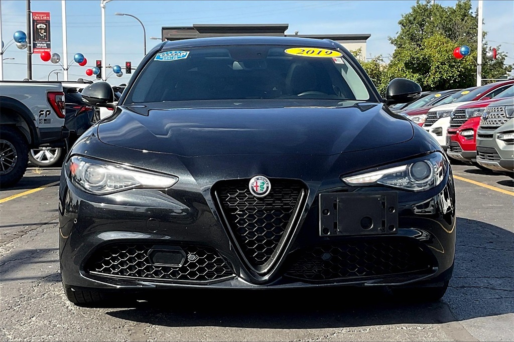 2019 Alfa Romeo Giulia Base photo 2