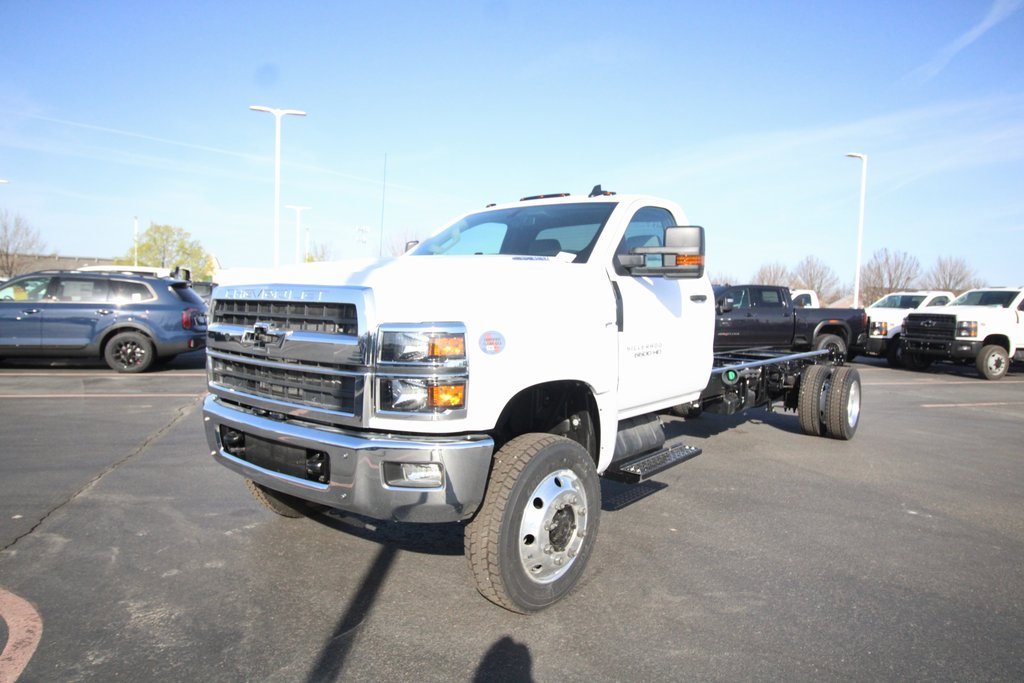2024 Chevrolet Silverado 4500 Medium Duty Chassis Cab Work Truck's photo