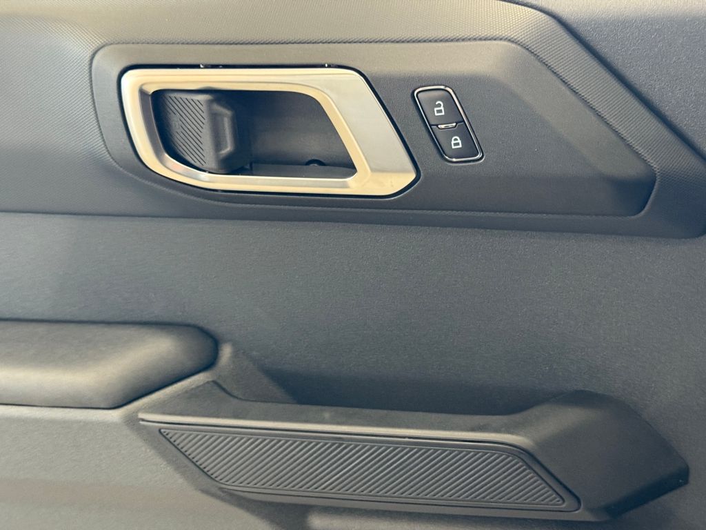 2025 Ford Bronco Base photo 22