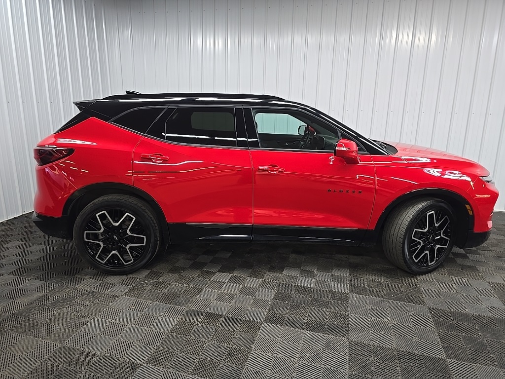 2023 Chevrolet Blazer RS photo 2