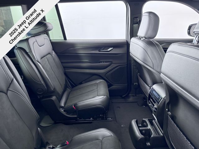 2025 Jeep Grand Cherokee Altitude X photo 21