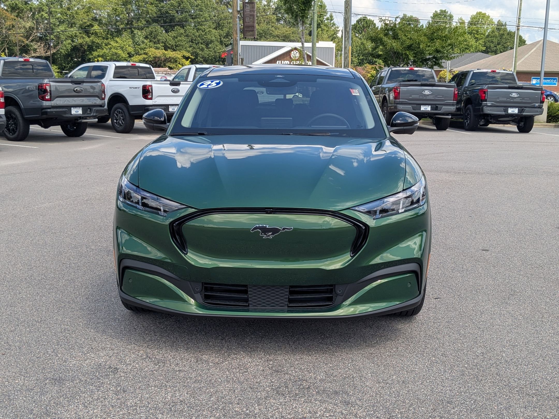 2025 Ford Mustang Mach-E Premium photo 4