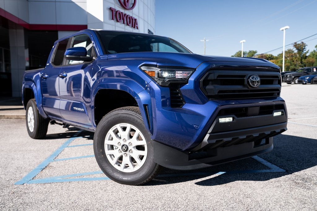 2025 Toyota Tacoma SR5's photo