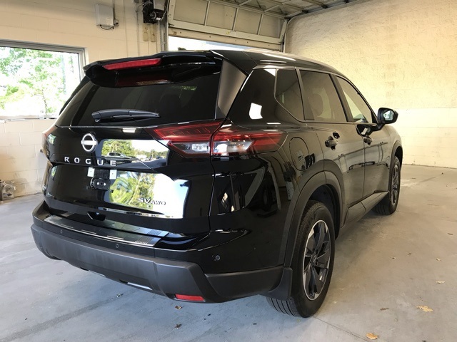 2024 Nissan Rogue SV photo 2
