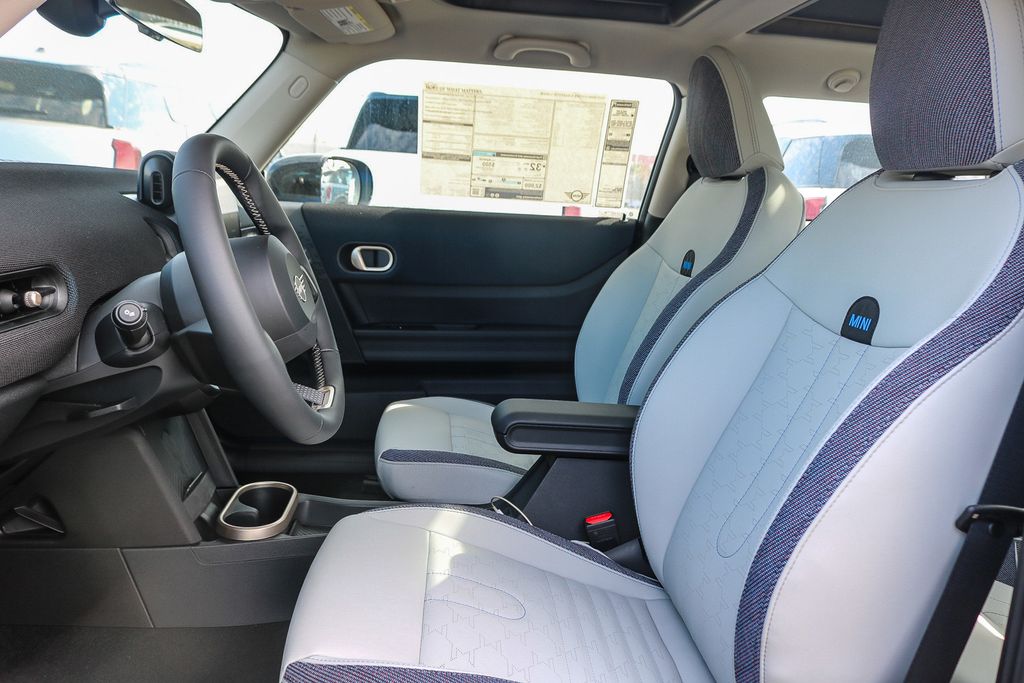 2025 Mini Cooper 2 Door Hardtop Signature photo 17